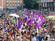 Gay Pride: dalla piazza emerge un'altra aggressione - palcopriderissaBASE - Gay.it Archivio