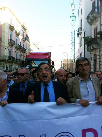 Palermo, il Comune destina 10 mila euro al Pride: è polemica - palermOpride2012 corteoF1 - Gay.it Archivio