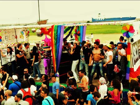 Palermo Pride: un fiume orgoglioso e festoso invade la città - palermo pride 11F2 - Gay.it Archivio