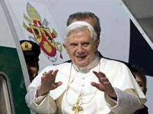 Ratzinger: "Condom inutile contro la diffusione dell'Aids" - papa africaBASE - Gay.it Archivio