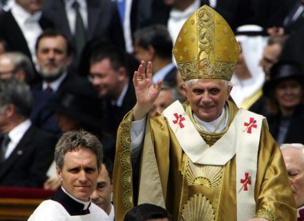 Il Papa omofobo che qualcuno ha definito "donna mancata" - papageorg4BASE 1 - Gay.it Archivio