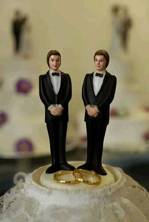Pdl: ecco le leggi per le coppie gay. Anzi no. - pdl coppiagayF4 - Gay.it Archivio
