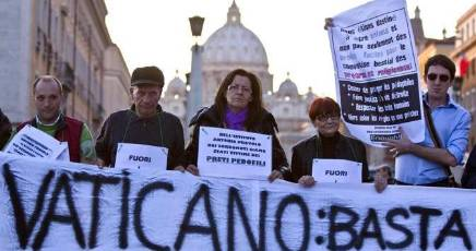 Pedopornografia in Vaticano, indaga la Gendarmeria - pedofilia vaticano1 - Gay.it Archivio