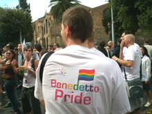 Polemiche sul Roma Pride, Famiglia Cristiana: "Pagliacciata" - polemiche famigliacristBASE - Gay.it Archivio