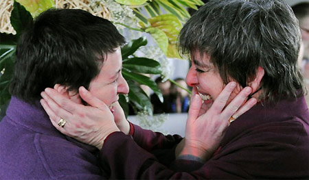 Giovanardi: "Chiamparino scardina la Costituzione" - polemiche nozze torinoF2 - Gay.it Archivio