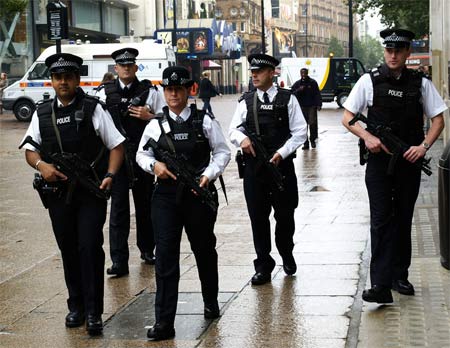 Scotland Yard risarcisce fotografo gay con 4000 sterline - polizia ukF1 - Gay.it Archivio