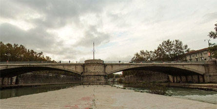 Coppia gay aggredita a Roma per un bacio su Ponte Garibaldi - ponte garibaldi1 - Gay.it Archivio