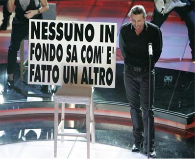 Spero Povia non vinca. Ma noi rischiamo di aver già perso - poviacartelliF3 - Gay.it Archivio
