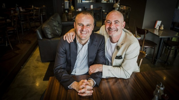 Andrew Barr con il compagno Anthony