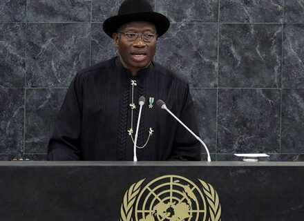 Nigeria: sì alla legge che vieta i matrimoni e le relazioni gay - presidente nigeria 1 - Gay.it Archivio