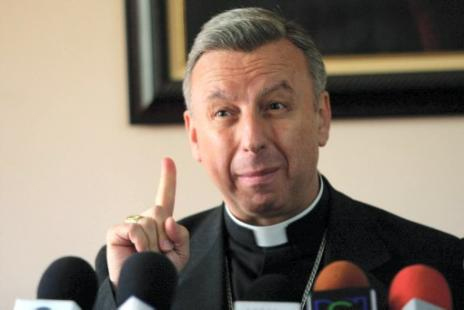 "Padri gay? Tentati di avere rapporti con i figli" - prete colombianoF1 - Gay.it Archivio