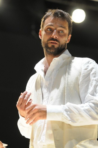 Alessandro Preziosi diventa Amleto, un bellissimo Amleto! - preziosiamleto - Gay.it Archivio