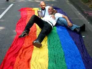 Movimento gay: tempo di iniziative da prendere - pride seduti - Gay.it Archivio