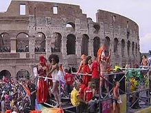 La sfida del Roma Pride: in piazza anche senza percorso - prideromanoBAS 1 - Gay.it Archivio