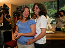 Helena e Teresa: prime spose omosessuali del Portogallo - prime nozze portogalloBASE 1 - Gay.it Archivio