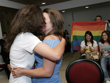 Helena e Teresa: prime spose omosessuali del Portogallo - prime nozze portogalloF3 - Gay.it Archivio