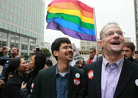 La Prop8 è incostituzionale: esultano California e Hollywood - prop8 incostituzionaleF3 - Gay.it Archivio