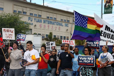La California manifesta. Il Connecticut festeggia - prop8cortesuprF1 - Gay.it Archivio