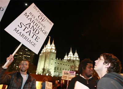 La California manifesta. Il Connecticut festeggia - prop8cortesuprF4 - Gay.it Archivio