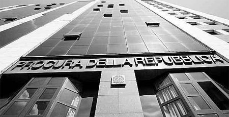 Identificati e denunciati gli autori del lancio di urina - ragusa bisF1 - Gay.it Archivio