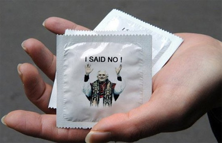 Giornata contro l'Aids: in Rai vietato dire "preservativo" - rai preservativoF4 - Gay.it Archivio