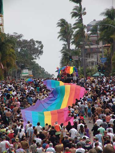 La bandiera arcobaleno compie 30 anni - rainbowflagbakerF2 - Gay.it Archivio