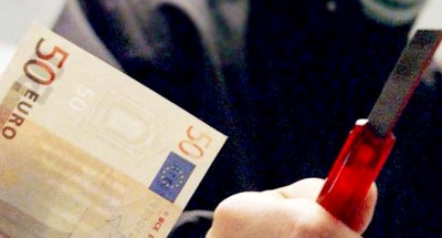 "Brutto frocio dacci il telefono": in tre rapinano un gay per sfregio - rapina omofoba1 - Gay.it Archivio