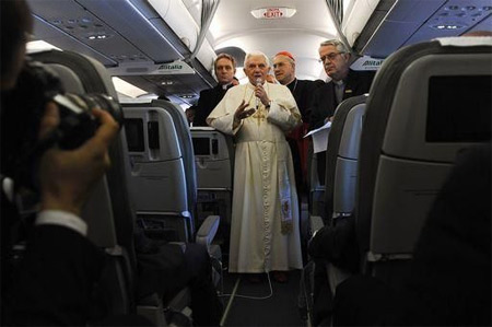 Wikileaks: Papa evitò lo scontro con Zapatero su coppie gay - ratzinger zapateroF1 - Gay.it Archivio