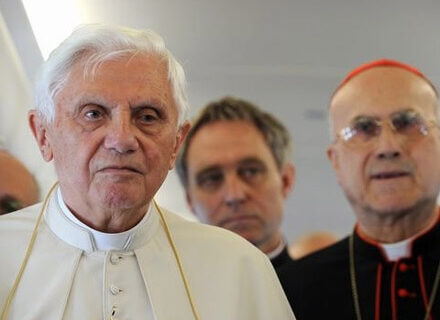 Ratzinger ci ricasca: "Famiglia gay è attentato all'umanità" - ratzinger ancoraBASE - Gay.it Archivio