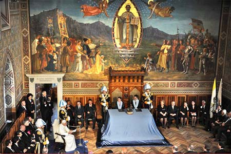 Ratzinger ai diplomatici contro aborto e coppie di fatto - ratzinger corpo diplomaticoF1 - Gay.it Archivio