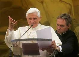 Ratzinger contro le coppie di fatto: "Snaturano la famiglia" - ratzinger famiglieF2 - Gay.it Archivio