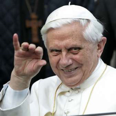 Il Papa omofobo che qualcuno ha definito "donna mancata" - ratzinger outingF1 - Gay.it Archivio