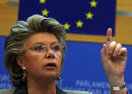 Tutti a favore dei diritti delle coppie gay, tranne l'Italia - redingBASE - Gay.it Archivio