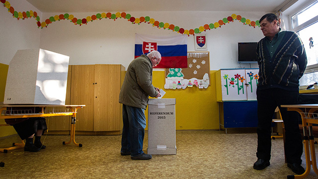 Disertati i referendum anti-gay: perdono gli ultra cattolici slovacchi - referendum slovacchia bocciato1 - Gay.it Archivio
