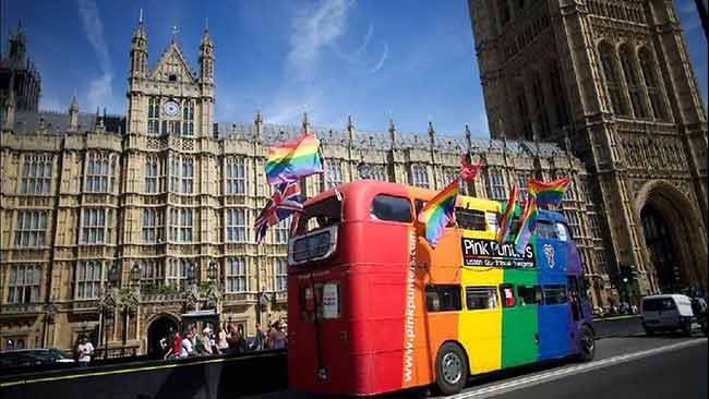 Matrimonio gay: la Regina dice sì, ma l'uguaglianza è ancora lontana - regina matrimonio gayF2 - Gay.it Archivio
