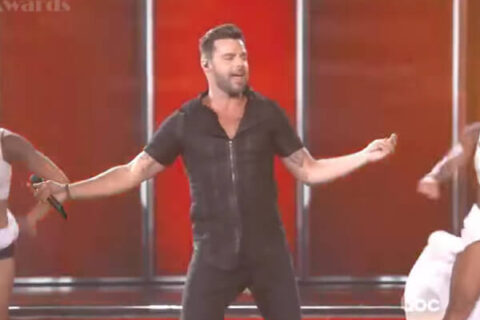 Ricky Martin supersexy sul palco dei Billboard Music Awards - ricky billboard - Gay.it Archivio