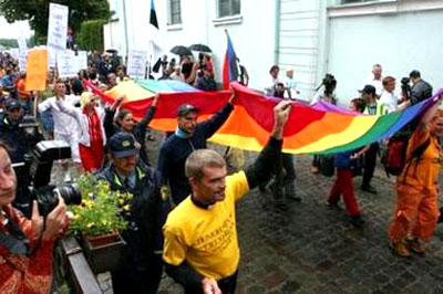 Lettonia: Corte stabilisce che è illegale vietare i Gay Pride - riga05 pride01 - Gay.it Archivio