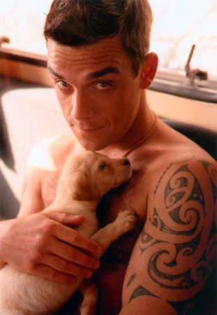 Robbie Williams diventa papà - robbie figlio gayF1 - Gay.it Archivio