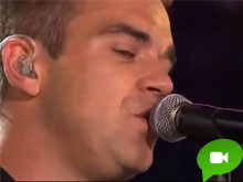 Robbie si dimentica le parole di Feel durante il concerto - robbiedimenticaBASE - Gay.it Archivio