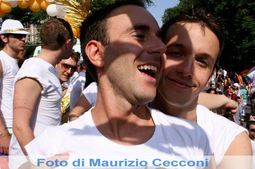 Roma Pride: un autobus fucsia aprirà il corteo - romapride08 F1 - Gay.it Archivio