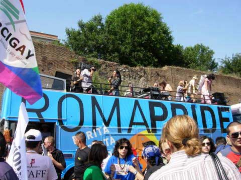 Roma pronta per il suo Pride: ecco quello che dovete sapere - romapride2012 F2 - Gay.it Archivio