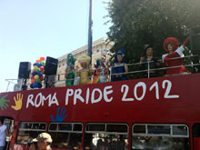 In 150mila a Roma: "Il Pride è il nostro 25 aprile" - romapride2012 finaleBASE - Gay.it Archivio