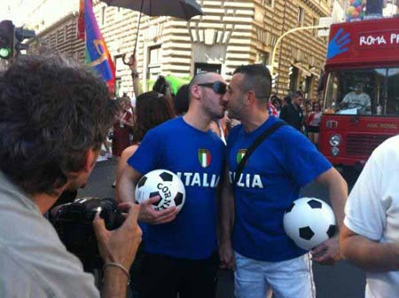 In 150mila a Roma: "Il Pride è il nostro 25 aprile" - romapride2012 finaleF1 - Gay.it Archivio