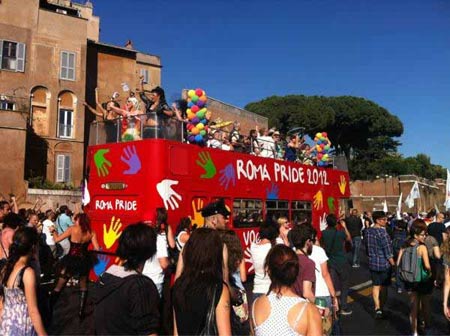 In 150mila a Roma: "Il Pride è il nostro 25 aprile" - romapride2012 finaleF3 - Gay.it Archivio