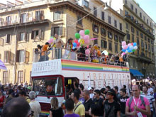250 mila al Gay Pride di Roma - romapridevia3BASE - Gay.it Archivio