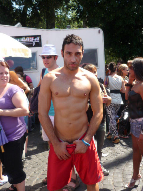 Roma si tinge d'arcobaleno per il suo Gay Pride - romaprideviaF2 - Gay.it Archivio