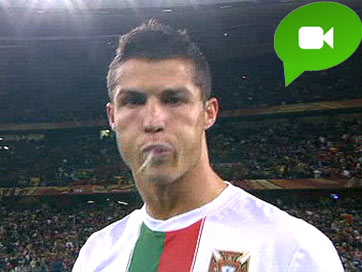 Ronaldo il lama. Il portoghese sputa al cameramen - ronaldosputoBASE - Gay.it Archivio
