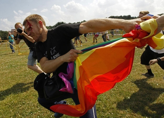 Putin firma la legge anti gay. Scontri a San Pietroburgo - russiapride2013F1 - Gay.it Archivio