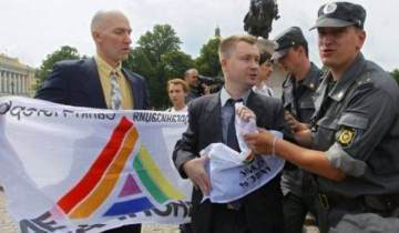 Revocato via Twitter il Pride di San Pietroburgo - sanpietroburgoflashmobF1 - Gay.it Archivio