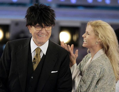 SEMBRAVO PARIS HILTON - sanremo2serataF1 - Gay.it Archivio